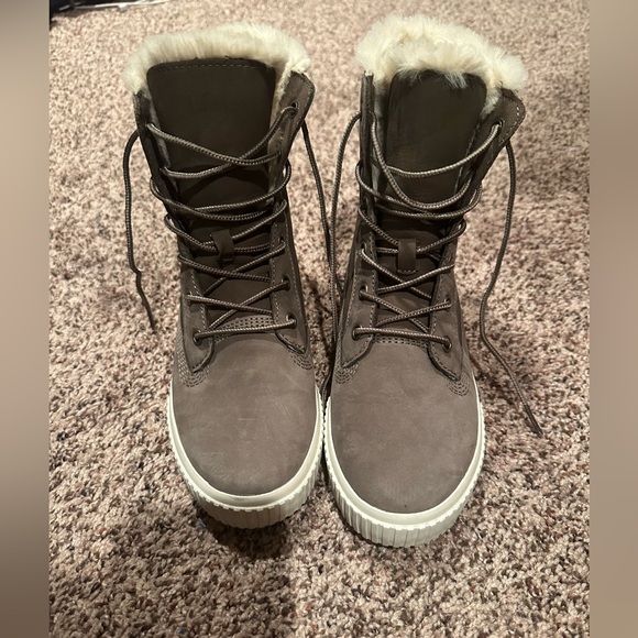 Gray Timberlands - Picture 1 of 7